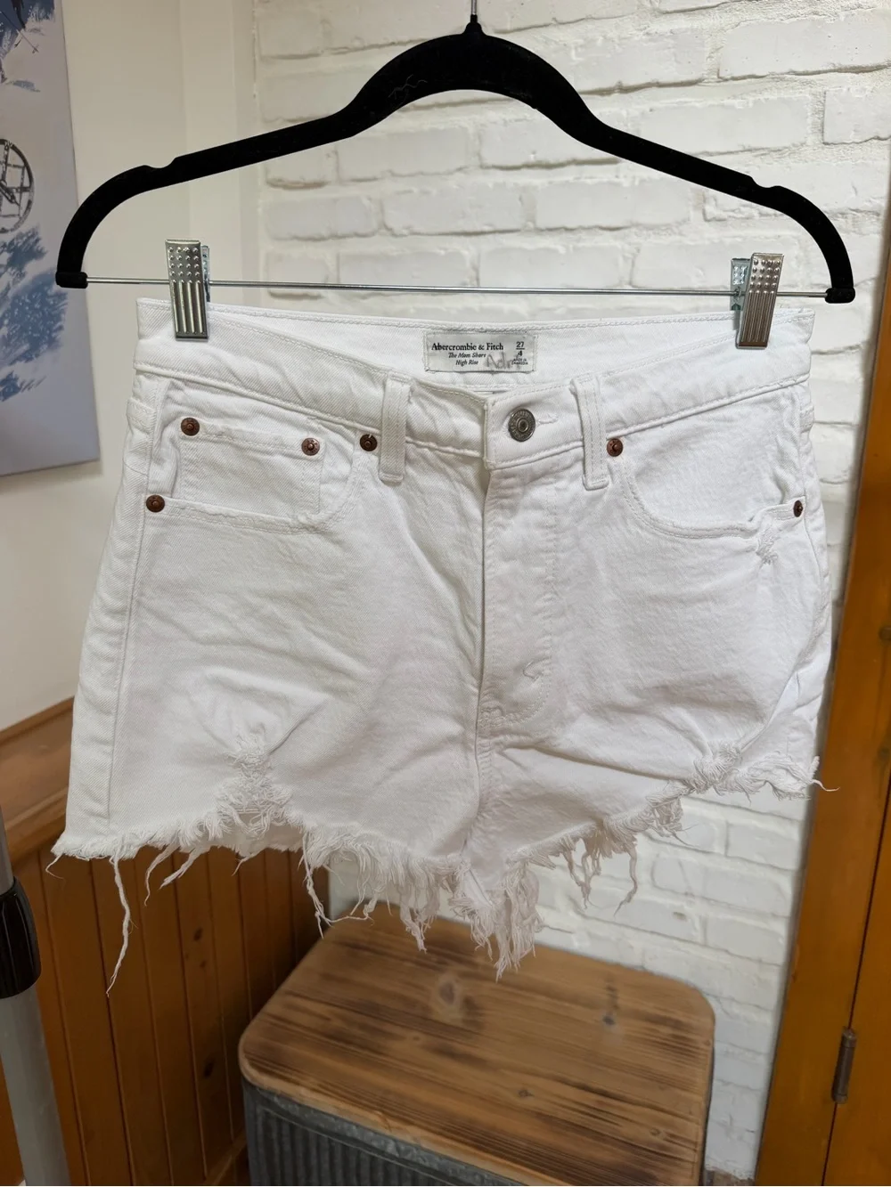 Abercrombie & Fitch Curve Love High Rise White Mom Shorts Size 27 / 4 - Picture 4 of 11